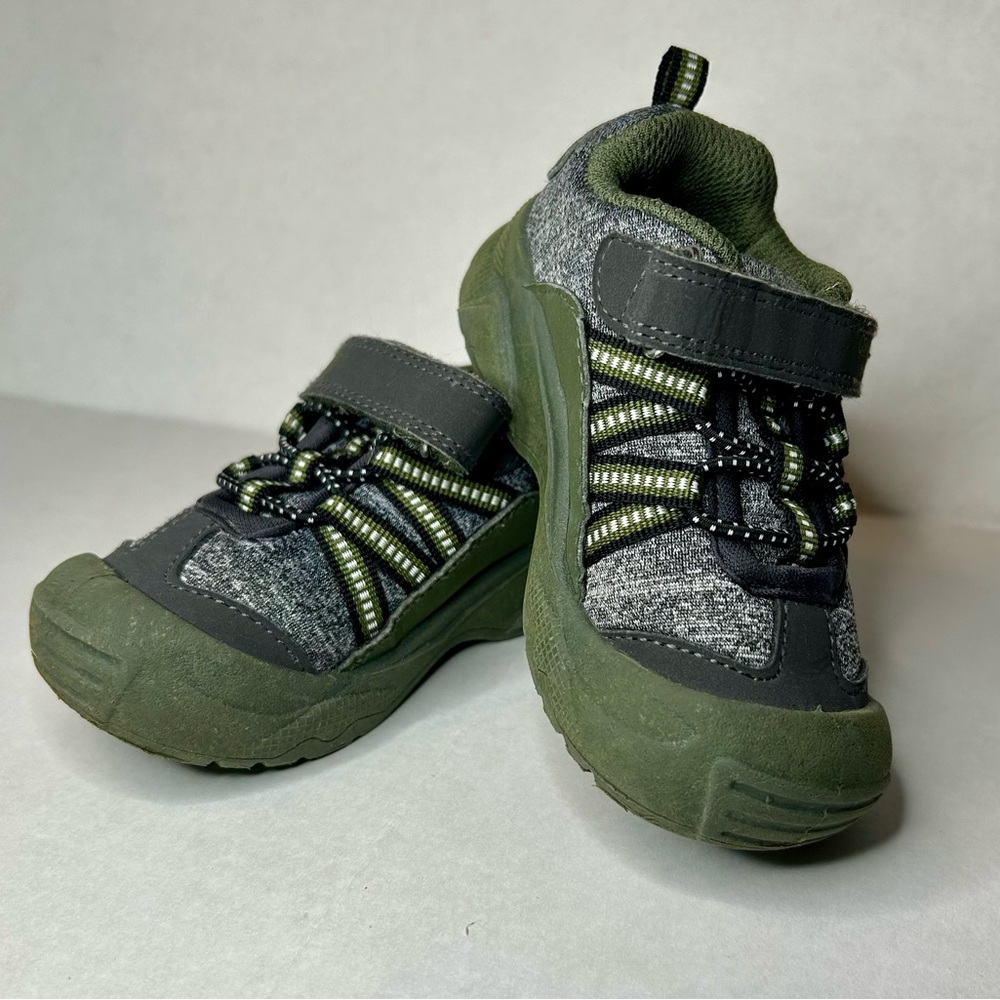 Oshkosh B’gosh  Boys Sneakers Bump Toe Size 6 Months Green Gray Machine Washable